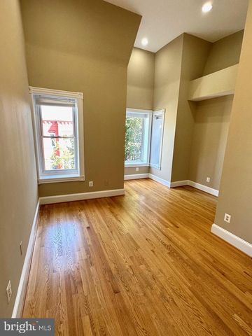 1227 LINDEN PL NE, Washington, DC 20002