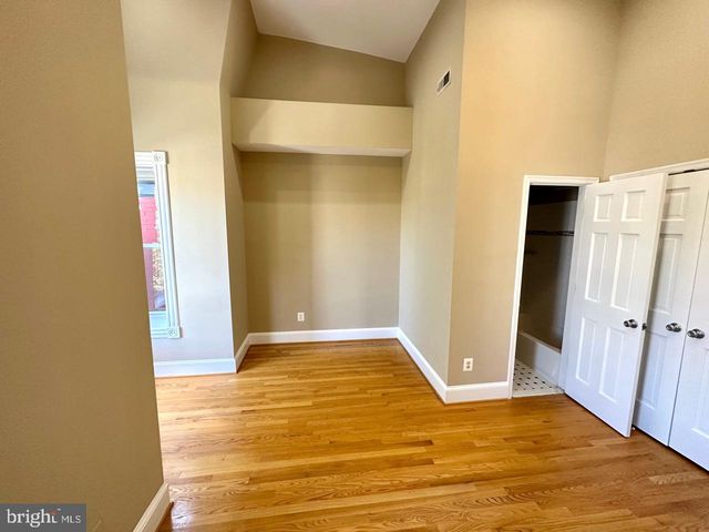 1227 LINDEN PL NE, Washington, DC 20002