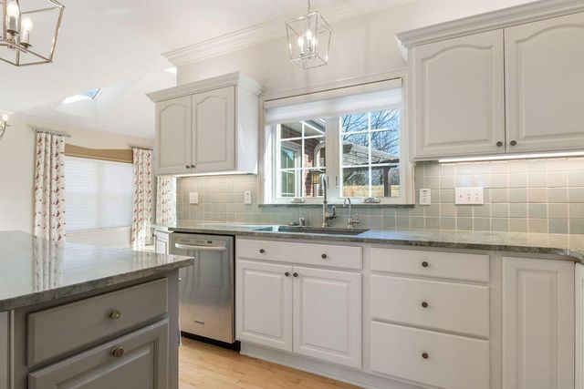 W235S4478 Amber COURT, Waukesha, WI 53189