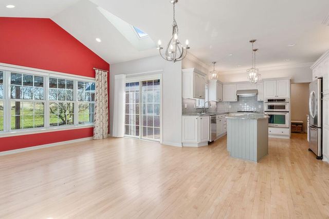 W235S4478 Amber COURT, Waukesha, WI 53189