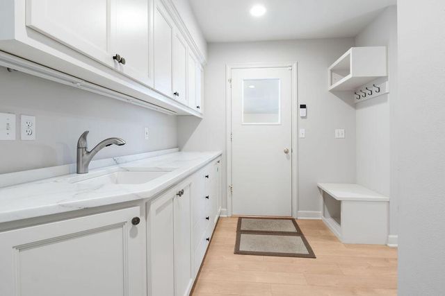 W235S4478 Amber COURT, Waukesha, WI 53189