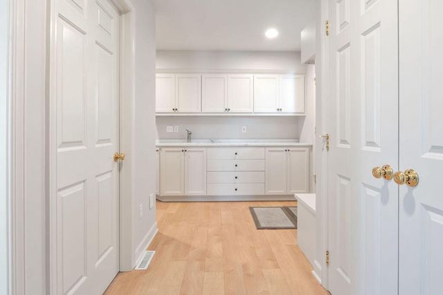 W235S4478 Amber COURT, Waukesha, WI 53189