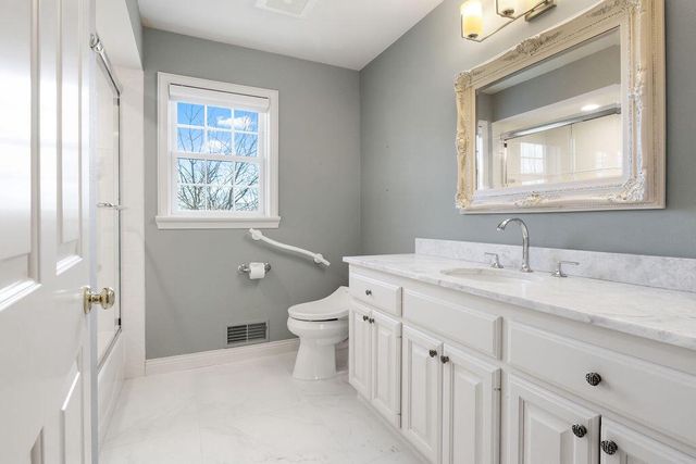 W235S4478 Amber COURT, Waukesha, WI 53189