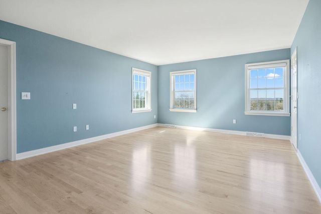 W235S4478 Amber COURT, Waukesha, WI 53189