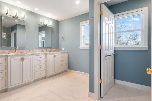 W235S4478 Amber COURT, Waukesha, WI 53189