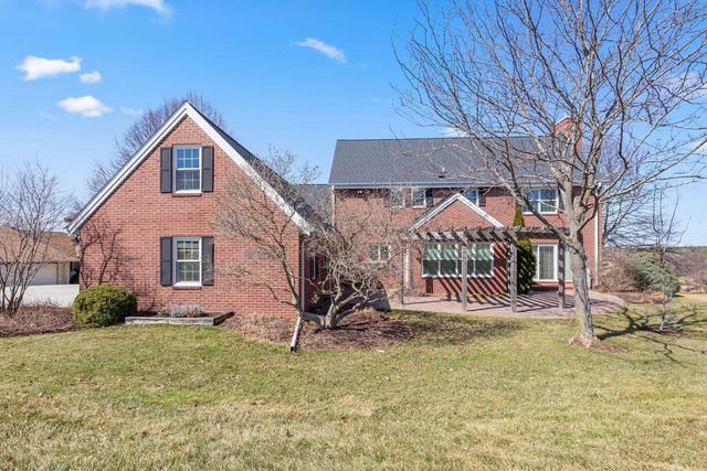 W235S4478 Amber COURT, Waukesha, WI 53189