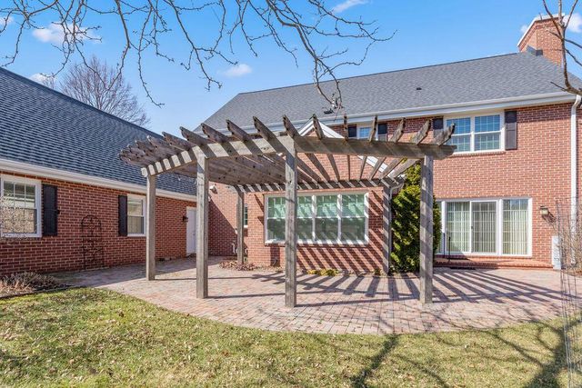 W235S4478 Amber COURT, Waukesha, WI 53189