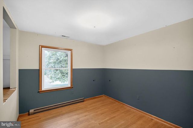 512 ROUND HILL RD, Boston, VA 22713