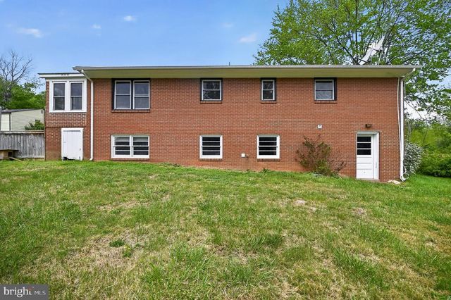 512 ROUND HILL RD, Boston, VA 22713