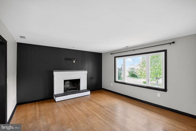 512 ROUND HILL RD, Boston, VA 22713