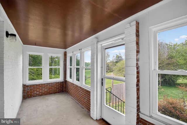 512 ROUND HILL RD, Boston, VA 22713
