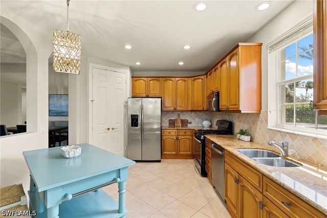 9031 Cherry Oaks TRL 101, Naples, FL 34114