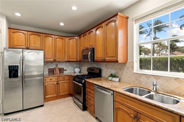 9031 Cherry Oaks TRL 101, Naples, FL 34114