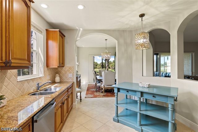 9031 Cherry Oaks TRL 101, Naples, FL 34114