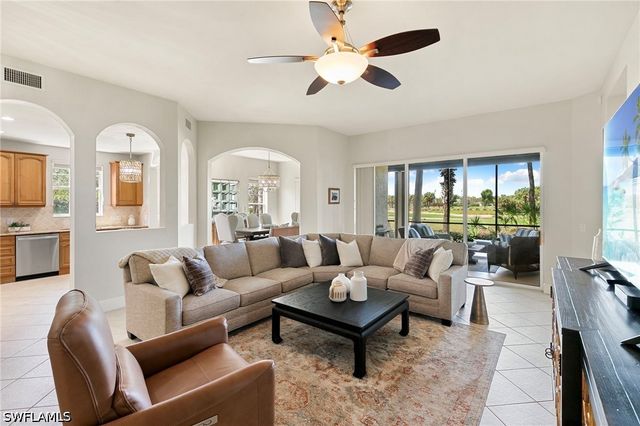 9031 Cherry Oaks TRL 101, Naples, FL 34114