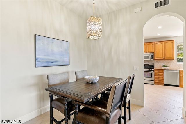 9031 Cherry Oaks TRL 101, Naples, FL 34114