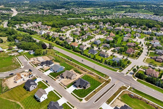 701 Panorama DRIVE, Waukesha, WI 53188