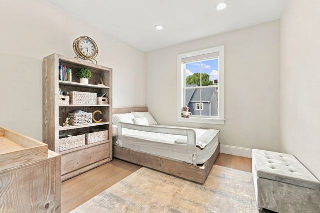 44 Sackville St, Boston, MA 02129