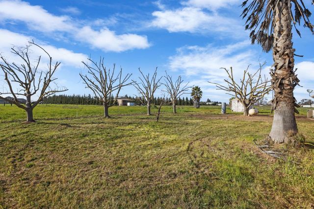 24257 N Pearl Rd, Acampo, CA 95220