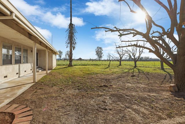 24257 N Pearl Rd, Acampo, CA 95220