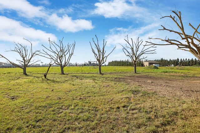 24257 N Pearl Rd, Acampo, CA 95220