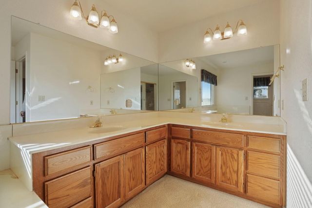 24257 N Pearl Rd, Acampo, CA 95220