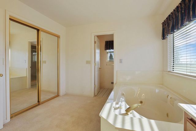 24257 N Pearl Rd, Acampo, CA 95220