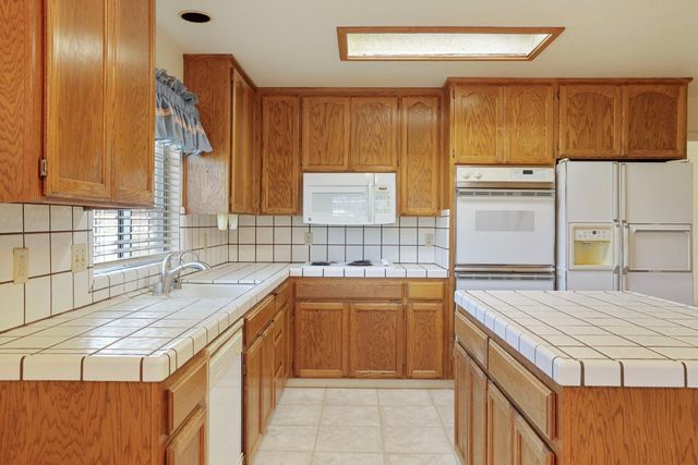 24257 N Pearl Rd, Acampo, CA 95220