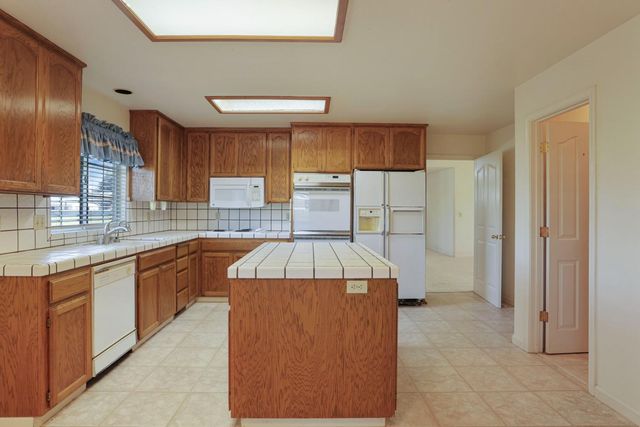 24257 N Pearl Rd, Acampo, CA 95220