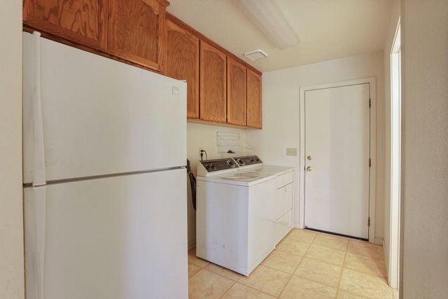 24257 N Pearl Rd, Acampo, CA 95220