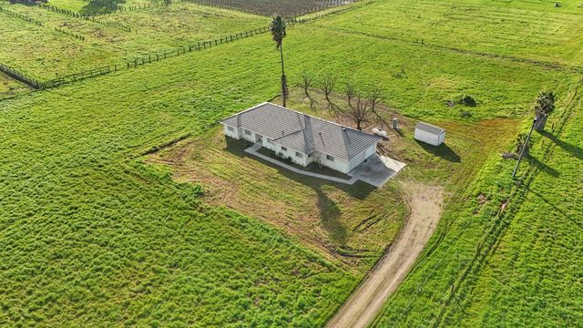 24257 N Pearl Rd, Acampo, CA 95220