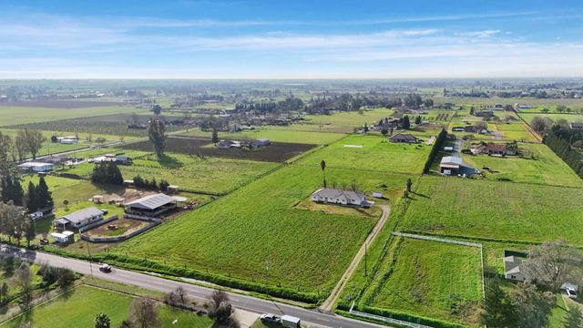 24257 N Pearl Rd, Acampo, CA 95220