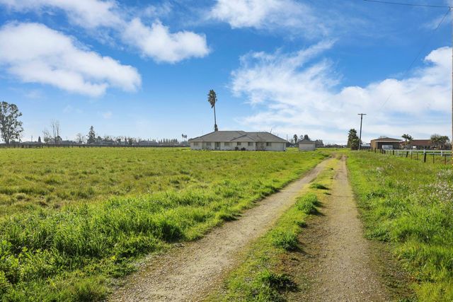 24257 N Pearl Rd, Acampo, CA 95220