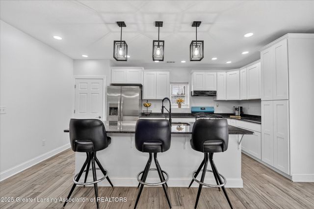 1532 N Eifert Road, Holt, MI 48842