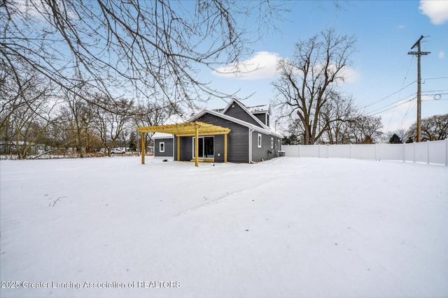 1532 N Eifert Road, Holt, MI 48842