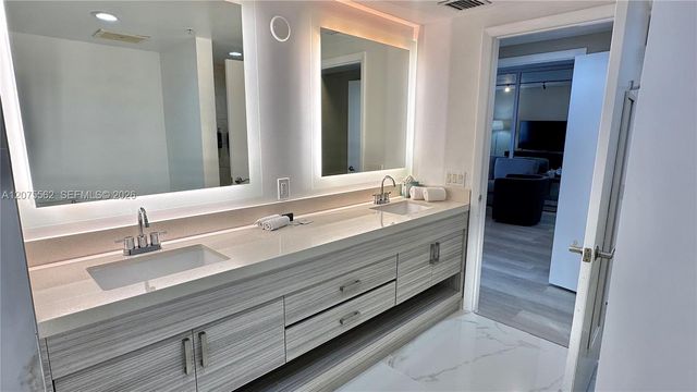 17375 Collins Avenue 2003, Sunny Isles Beach, FL 33160