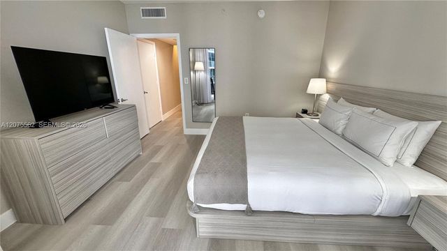 17375 Collins Avenue 2003, Sunny Isles Beach, FL 33160