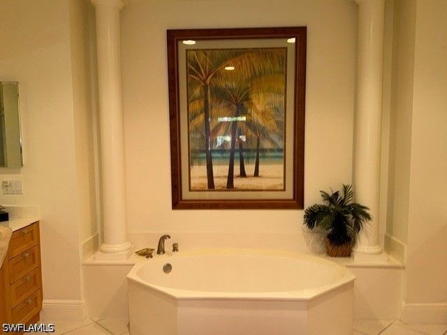 3730 Montreux LN 104, Naples, FL 34114