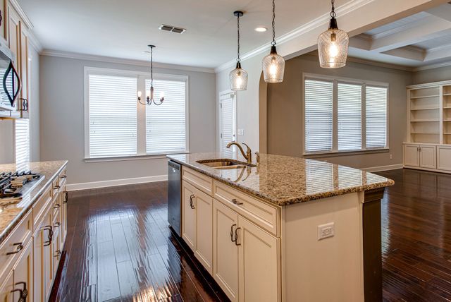 9810 Glenmore Ln, Brentwood, TN 37027