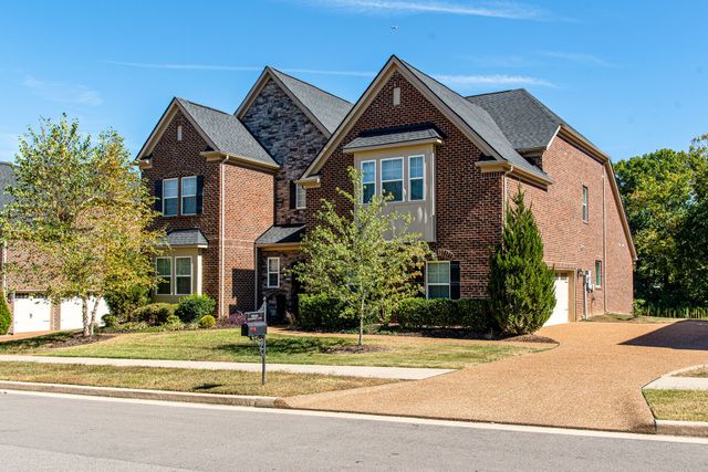 9810 Glenmore Ln, Brentwood, TN 37027