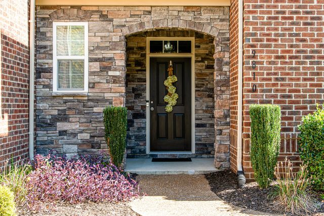 9810 Glenmore Ln, Brentwood, TN 37027