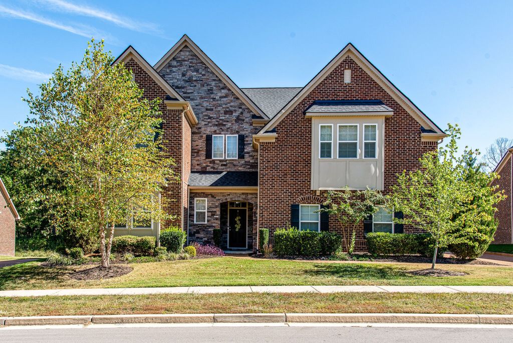 9810 Glenmore Ln, Brentwood, TN 37027