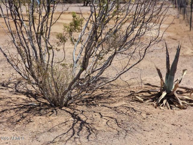 25712 W Steinbeck Drive, Morristown, AZ 85342
