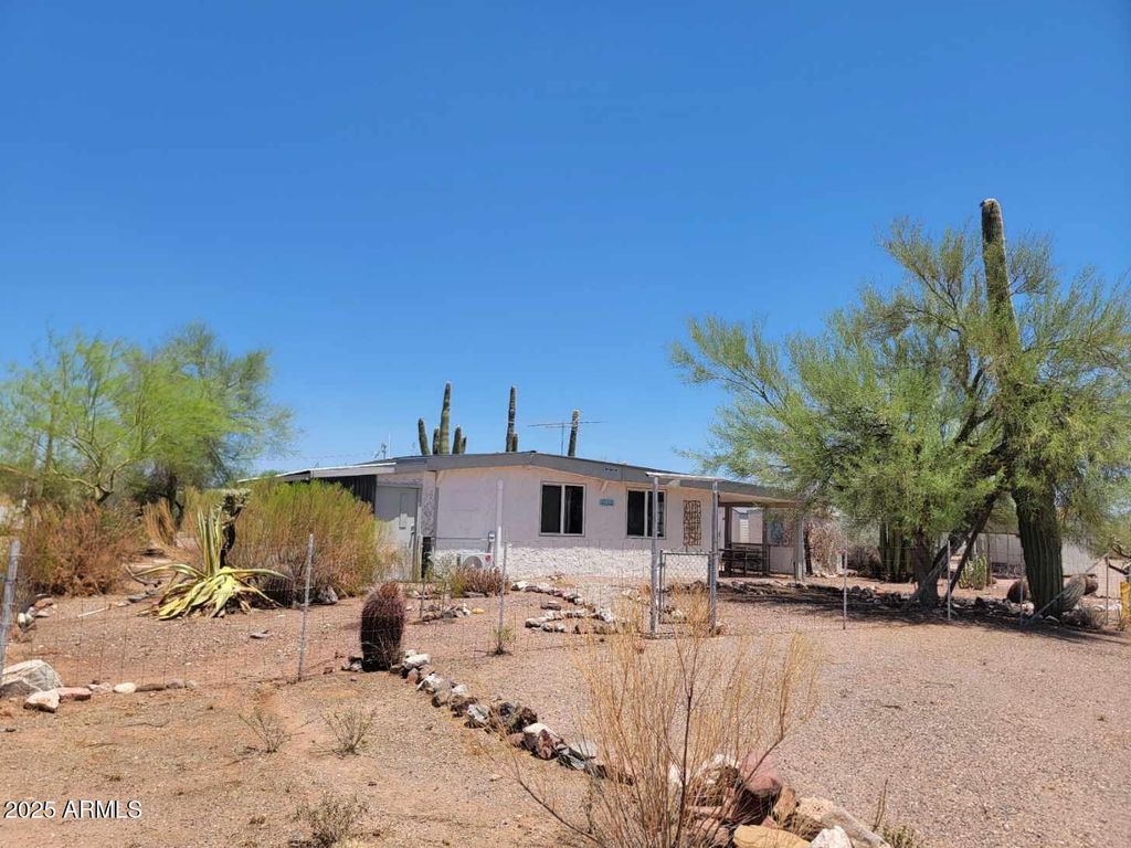 25712 W Steinbeck Drive, Morristown, AZ 85342 — photo 5
