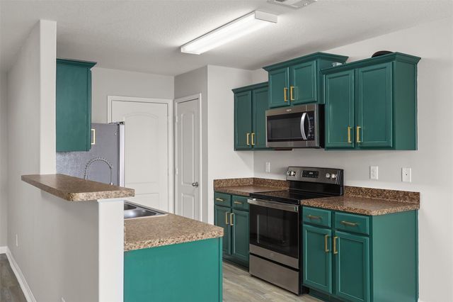 12201 Seacrest Lane, Texas City, TX 77568