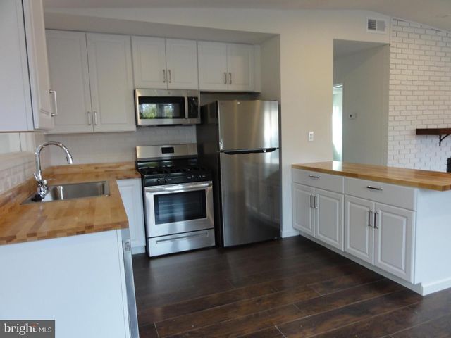 7029 WOODLEY LN, Falls Church, VA 22042