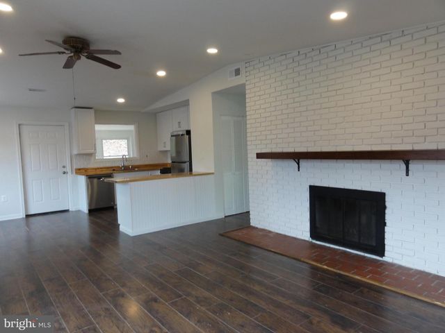 7029 WOODLEY LN, Falls Church, VA 22042