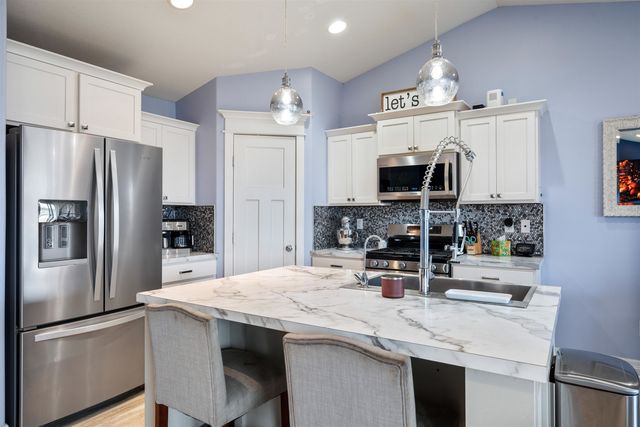 1902 E Highridge St, Park City, KS 67219