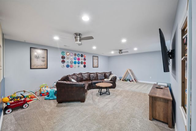 1902 E Highridge St, Park City, KS 67219