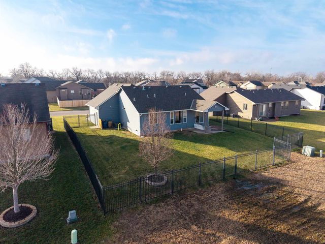 1902 E Highridge St, Park City, KS 67219